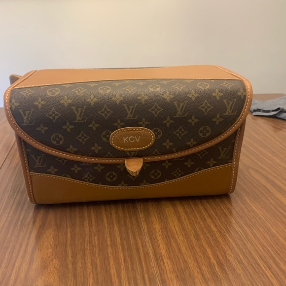 Vintage Louis Vuitton in very good shape. I'm not sure of the age. - Picture 4 of 10